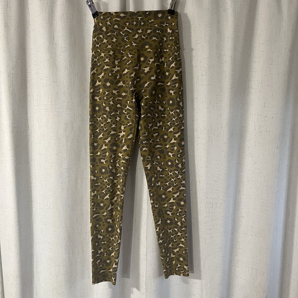 NWOT‎ Offline by Aerie Goals 7/8 Leggings High Rise S Green Black Leopard Print - Picture 1 of 8